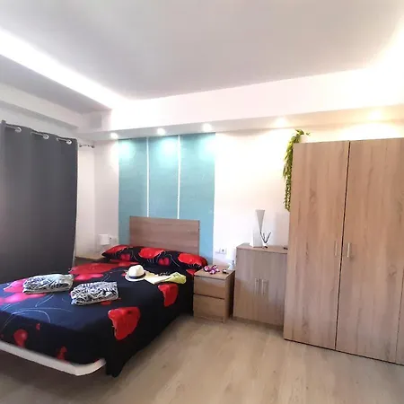 Unique, 3 Bedrooms Directly On The Sea, Free Wifi And Ocean View Daire Playa de las Américas