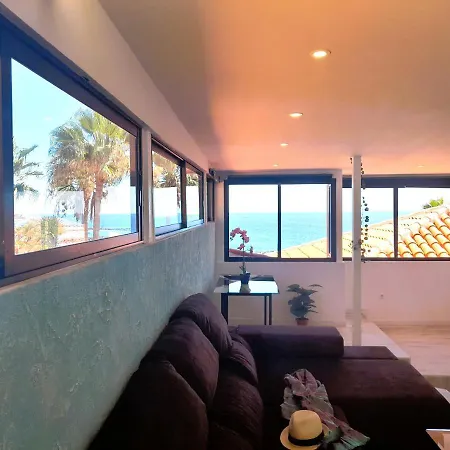 Unique, 3 Bedrooms Directly On The Sea, Free Wifi And Ocean View Daire *